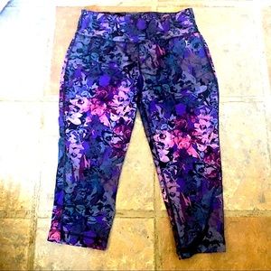 Danskin Capri Leggings